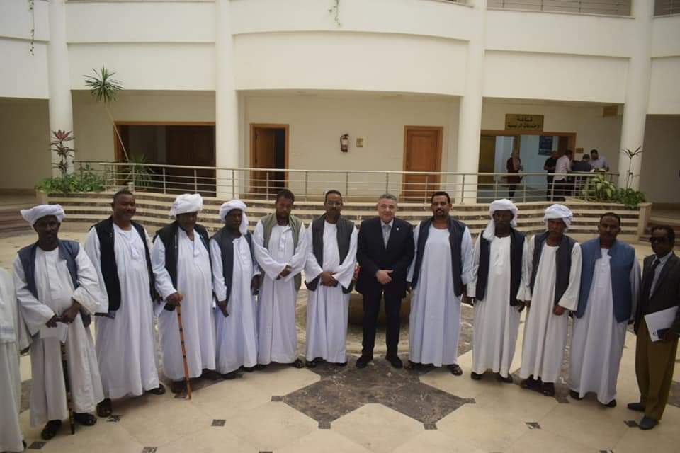 خلال لقائه مشايخ شلاتين وحلايب.. محافظ البحر الأحمر: توجيهات بالتوسع في عمليات التطوير بجنوب المحافظة