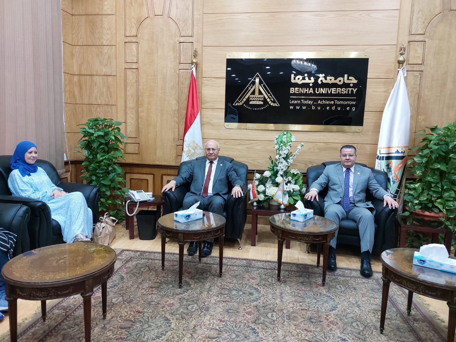 رئيس جامعة بنها يستقبل أعضاء لجنة مكافحة العدوى بالمجلس الأعلى للجامعات