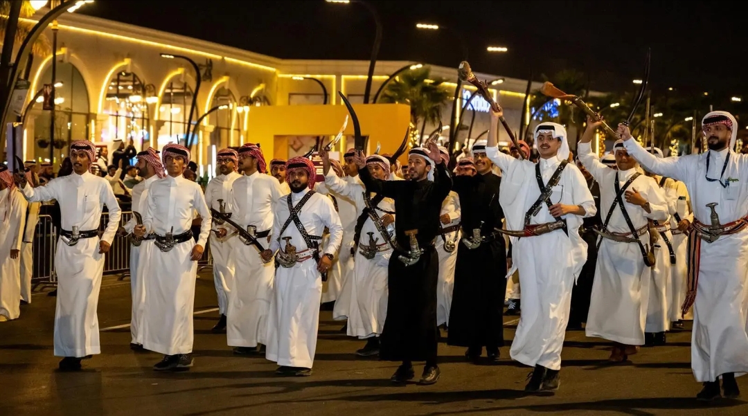 مهرجان "قمم الدولي" للفنون الأدائية يختتم فعاليات نسخته الثالثة بمشاركة 45 فرقة سعودية ودولية