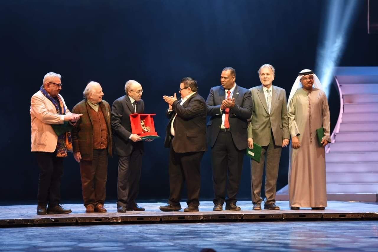 بالصور: مهرجان القاهرة الدولي للمسرح التجريبي يكرم 6 رموز مسرحية مصرية ودولية بحفل ختامه 