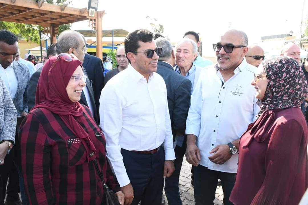 وزير الرياضة يفتتح تطوير ملعب الكرة الخماسي ويُكرم الأبطال الدوليين بنادي الزهور الرياضي