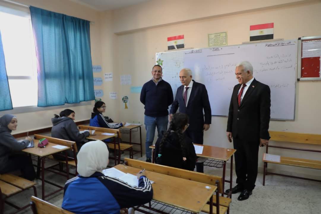 وزير التربية والتعليم يتفقد سير امتحانات الشهادة الإعدادية بالقاهرة الجديدة