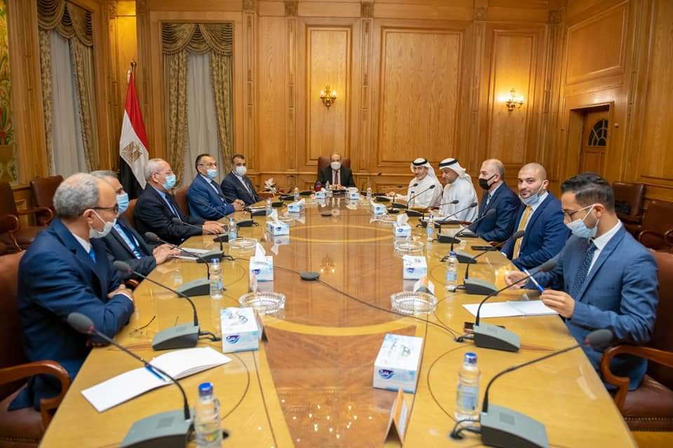 "وزير الدولة للإنتاج الحربى" و"المدير العام لمجلس الإمارات للشركات الدفاعية " يبحثان سبل تعزيز التعاون المشترك