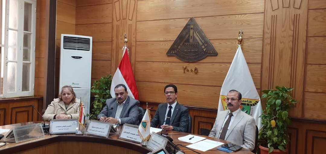 رئيس جامعة بنها يترأس اجتماع أول مجلس للابتكار وريادة الأعمال