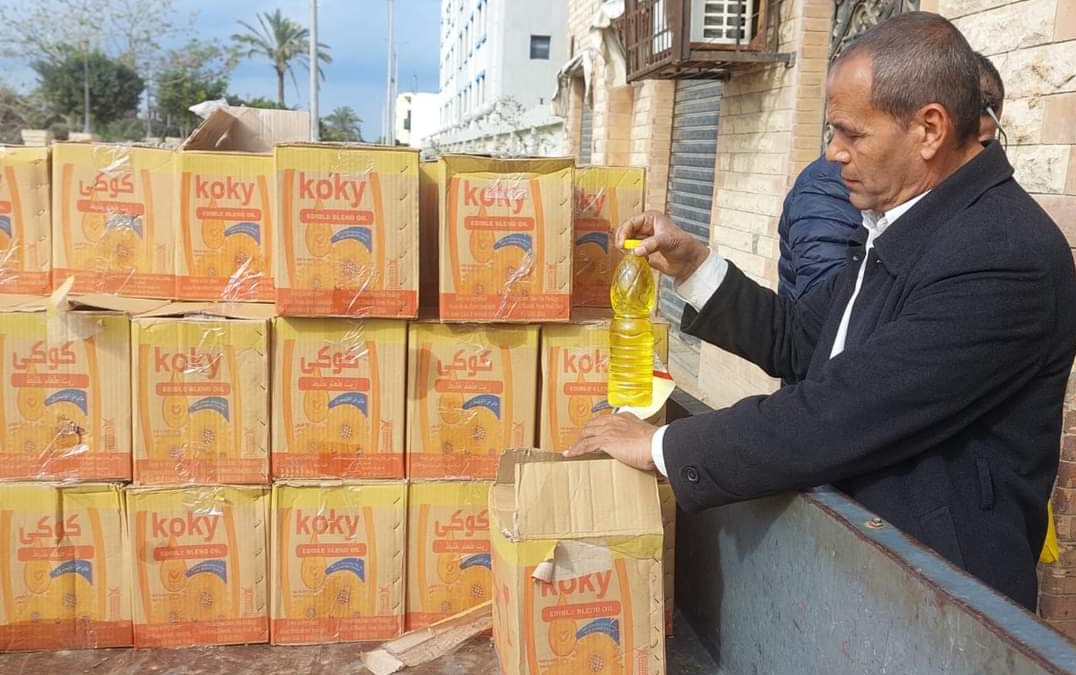 مباحث تموين البحيرة ضبط 456 زجاجه زيت مدعم قبل بيعها بالسوق السوداء 