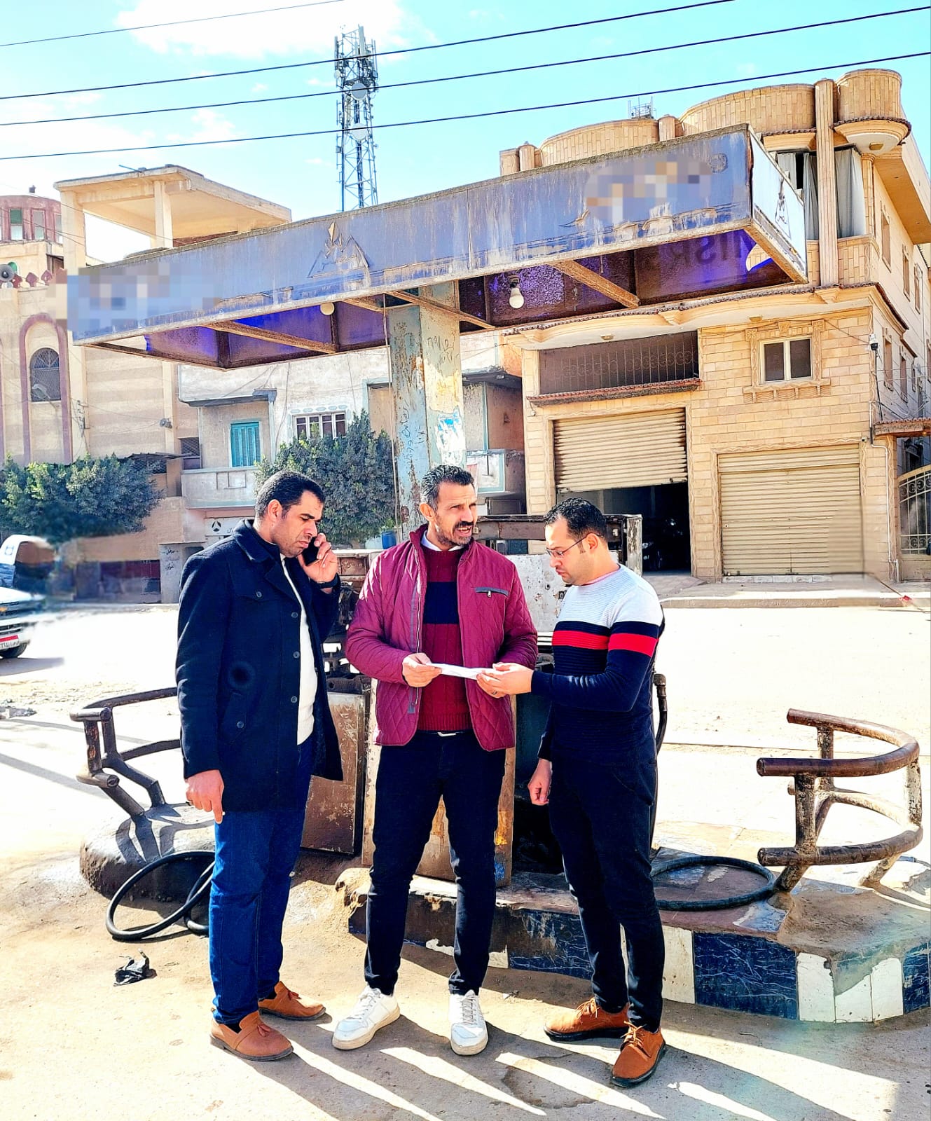 ضبط ٢٠٠٠ لتر سولار وبنزين داخل محطتين تمويل سيارات بدون ترخيص بغرض البيع بالسوق السوداء 