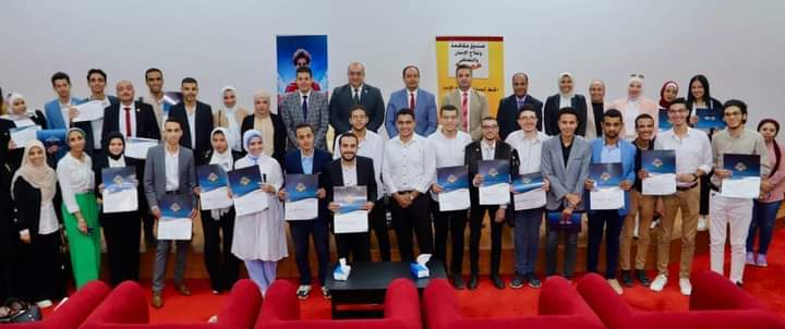 بالصور... صندوق مكافحة الإدمان ينظم زيارة ميدانية لطلاب وطالبات جامعة حلوان المتفوقين دراسيا الى مراكز العزيمة وقاعات تدريب وإعداد الكوادر التطوعية لتعريفهم بمشروعات الصندوق وتزويدهم بالمهارات اللازمة لسوق العمل 