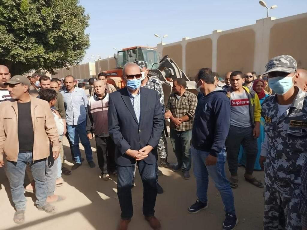 بالصور: محافظ القليوبية يشن حملة مكبرة لإزالة 82 حالة بناء مخالف على أملاك الدولة وحرم السكة الحديد