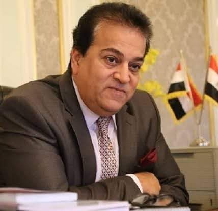 محافظ سوهاج يحيلهما للتحقيق:  بالدليل : مدير مستشفى المنشاه ونائبه يتحديان القانون