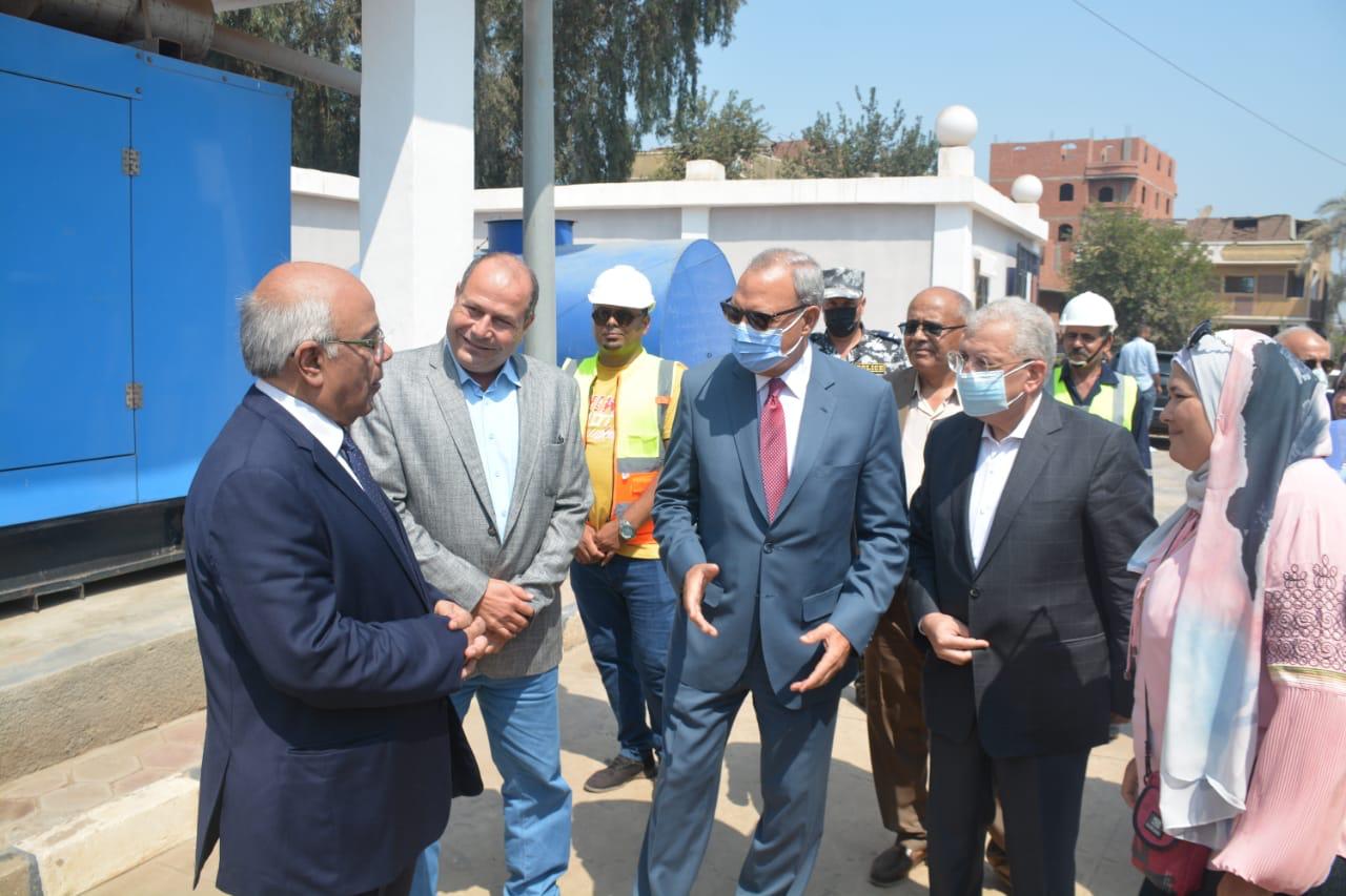 في إطار احتفالات المحافظة بعيدها القومي...محافظ القليوبية يفتتح ويتفقد 12 مشروعا بمركز ومدينة طوخ بتكلفة 492 مليون جنيه في قطاعات مياه الشرب والصرف الصحي و الأبنية التعليمية والصحة والشباب والرياضة