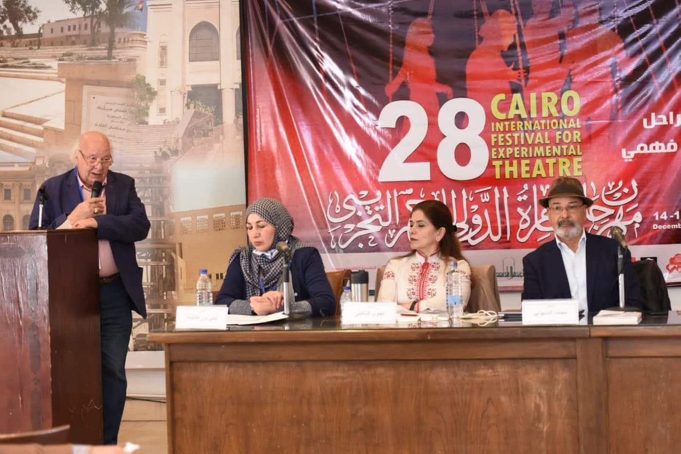 ثلاثة أبحاث عن "تأثير الجهة الانتاجية علي التجريب في المسرح" في أولي ندوات مهرجان القاهرة الدولي للمسرح التجريبي