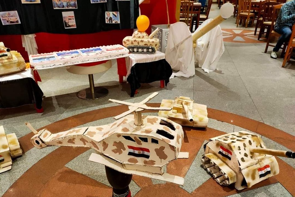 تورتات باشكال الطائرات والدبابات فنادق الغردقة تحتفل باعياد تحرير سيناء