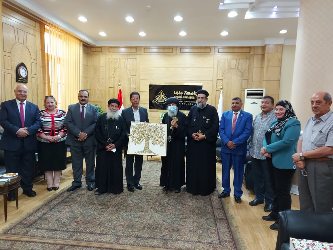 بالصور: رئيس جامعة بنها يستقبل وفدا من الكنيسة القبطية الأرثوذكسية