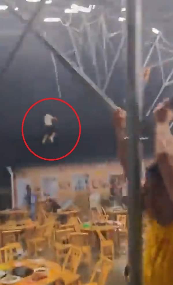 بالصور: مقاهي طائرة في الصين 