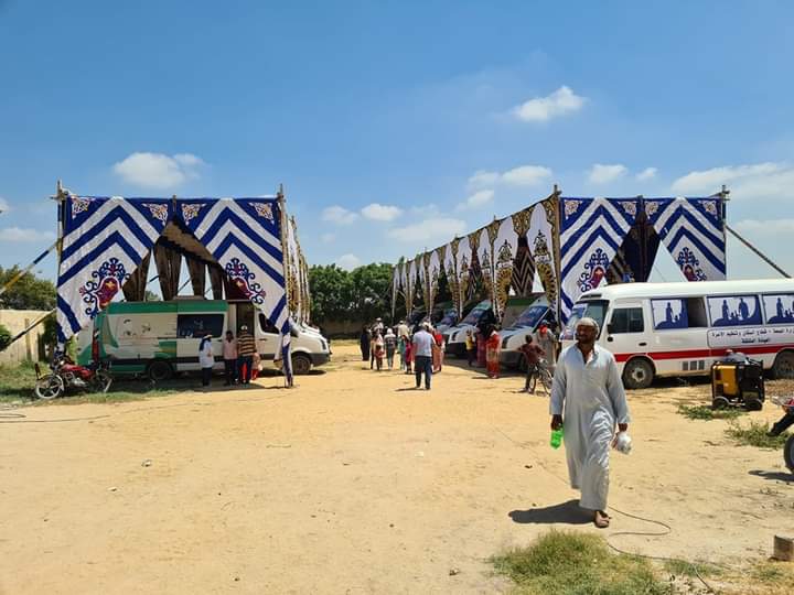 الكشف على 1370 مواطن خلال قافلة طبية بكفر الدوار بحيرة 