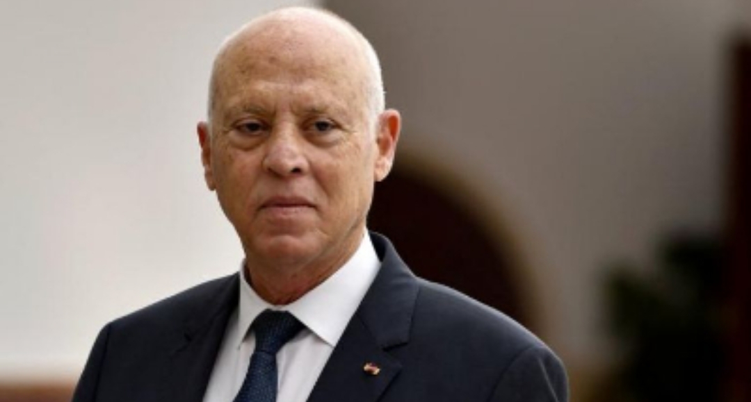 الرئيس التونسي يصدر مرسومًا يقضي بحل المجلس الأعلى للقضاء، وتعويضه بمجلس آخر مؤقت