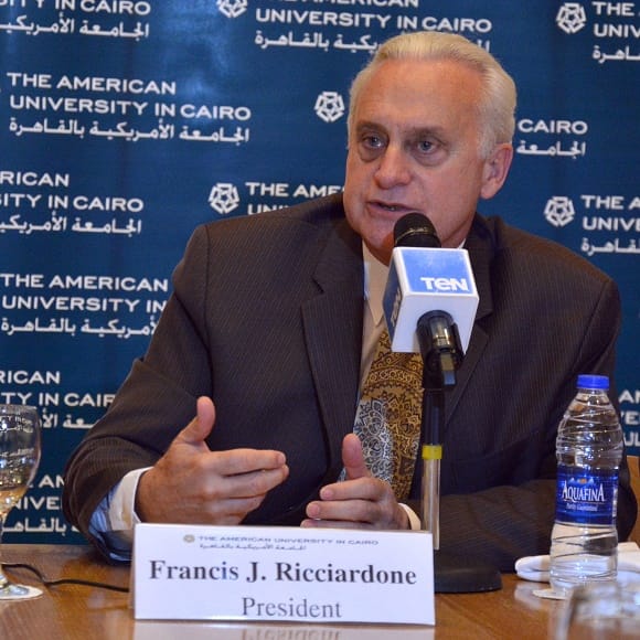 بسبب زيارة بومبيو.. 80% من مجلس شورى الجامعة الأمريكية يصوّت بسحب الثقة من رئيسها