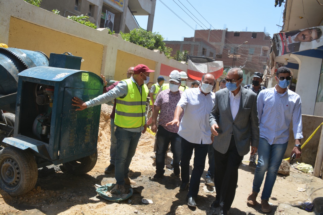 محافظ القليوبيه يقوم بجوله لمتابعه المشروعات الجاري تنفيذها لدفع الاعمال بها بمركز ومدينه شبين القناطر
