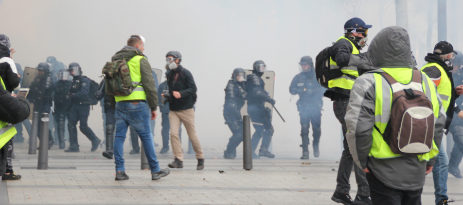 من فرنسا إلى بلجيكا.. عدوى «المحروقات» تنتقل ومئات المتظاهرين يحتجون والشرطة تعتقل 40 متظاهرًا