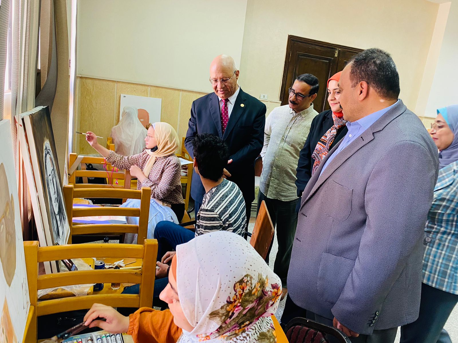 رئيس جامعة بنها يتفقد فعاليات مركز رعاية الموهوبين والمبدعين والنوابغ