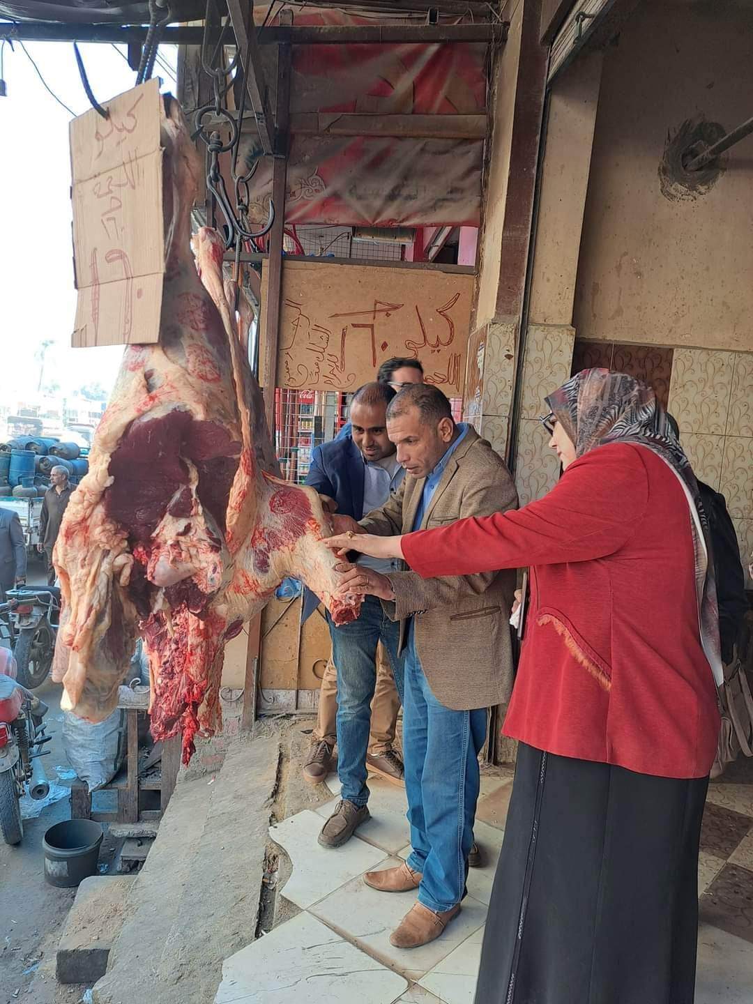 ضبط ١١٠ كيلو لحوم تحمل أختامًا مزورة بمركز جهينه سوهاج  