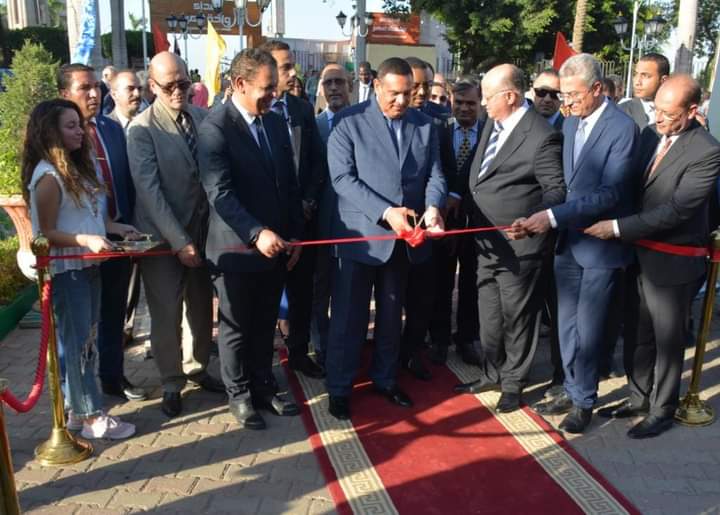 وزير التنمية المحلية ومحافظ القاهرة يفتتحان معرض الحرف اليدوية بالتعاون مع جهاز المشروعات 