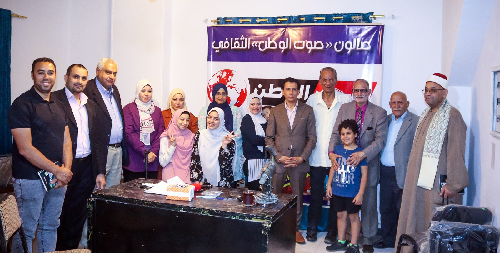 بالصور: حفل توقيع مصدر قلق بحضور كتاب وصحفيين وشخصيات دينية وأدباء ولفيف من الشخصيات العامة