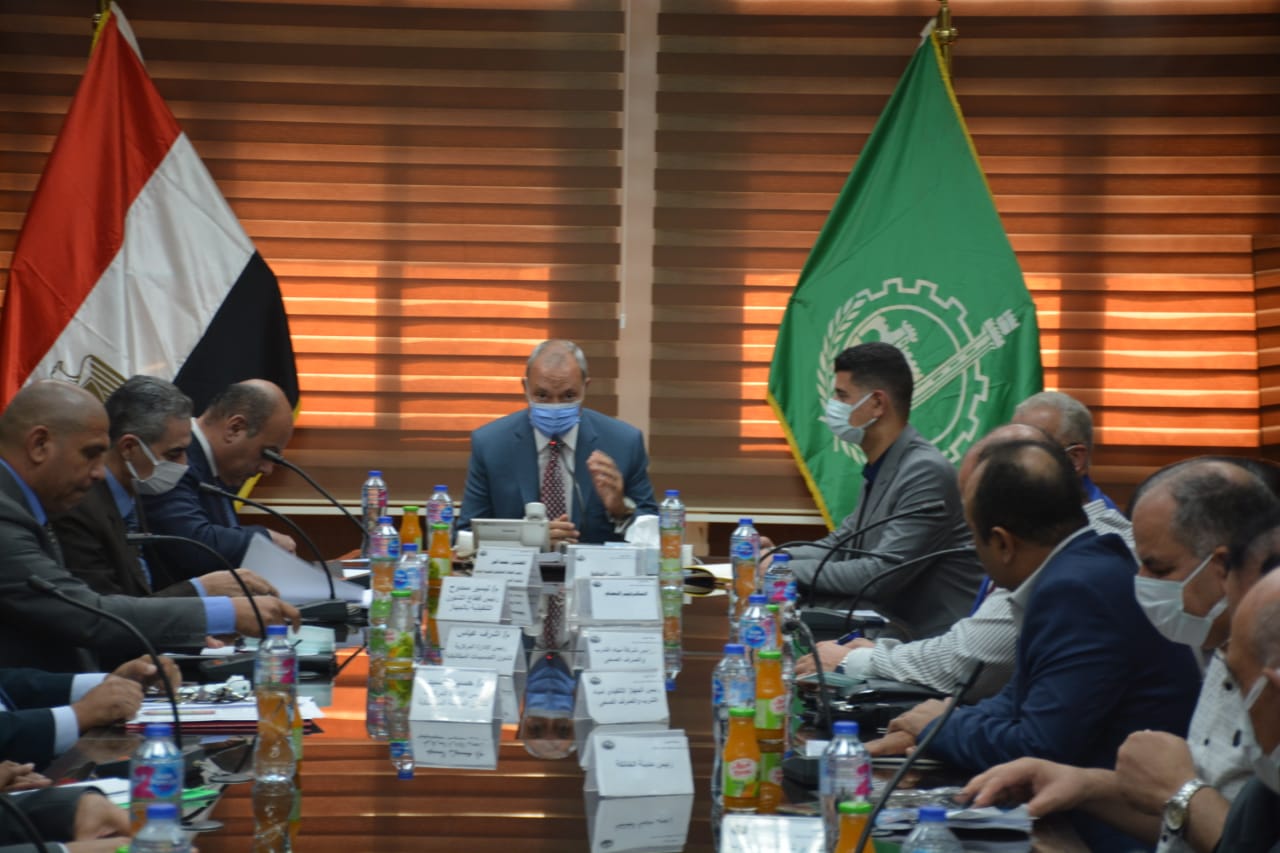 محافظ القليوبية يعقد اجتماعا لمناقشة إنشاء محطة صرف صناعي بمنطقة الشروق الصناعية ومشروع استكمال محطة الصرف الصناعي لمنطقة الصفا الصناعية