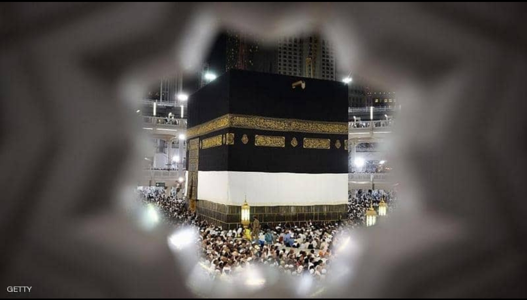 شؤون الحرمين تجري صيانة لكسوة الكعبة المشرفة وتطييبها