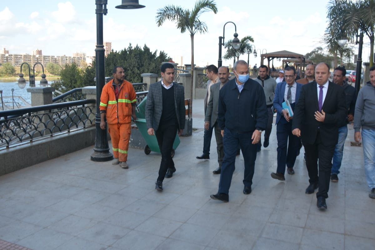 محافظ القليوبية يتفقد كورنيش وممشى مدينة بنها ويوجه بالعمل علي نظافته وصيانته ويتفقد أعمال تطوير مدخل المدينة وامتداد شارع فريد نندا