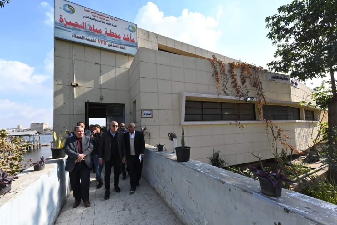 وزير الإسكان يتفقد محطة تنقية مياه الشرب بالجيزة بطاقة 150 ألف م3 يومياً والمأخذ المُغذى لها   