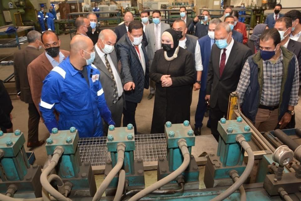 بالصور: محافظ القليوبية يستقبل وزيرة التجارة والصناعة لتفقد 7مصانع بالقليوبية