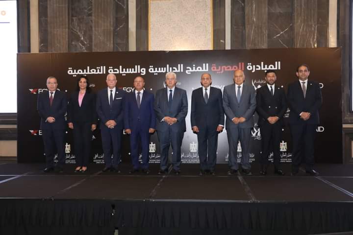 وزير النقل يستعرض دور الوزارة في المشاركة في تنشيط ودعم السياحة من خلال قطاعات النقل المختلفة وسبل دعم وزارة النقل للطلاب الوافدين