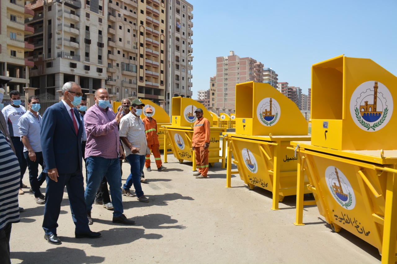 محافظ القليوبية يتابع تسلم 70 صندوق قمامة حضاري وصديق للبيئة  لدعم منظومة القمامة بمدينة بنها