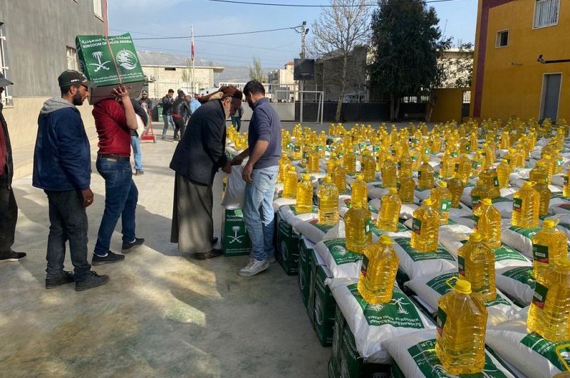 مركز الملك سلمان للإغاثة يواصل توزيع المساعدات الإغاثية للمتضررين من الزلزال بمحافظة حلب