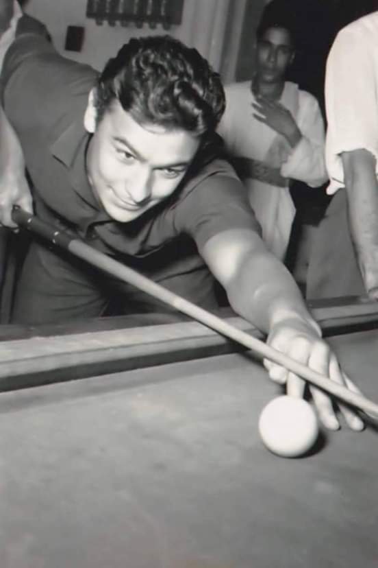 بالصور.. رحلة الفتي الشقي أحمد رمزي من صالة البلياردو إلي هرم السينما