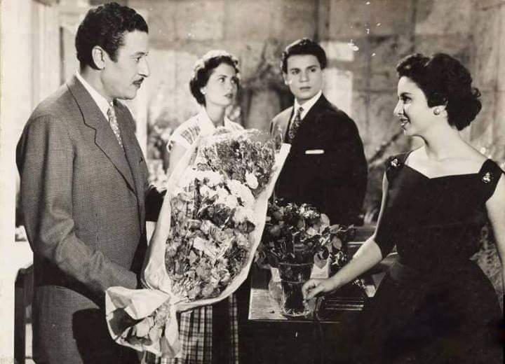 دائرة من النظرات ، ٤ نظرات مختفلة .. 