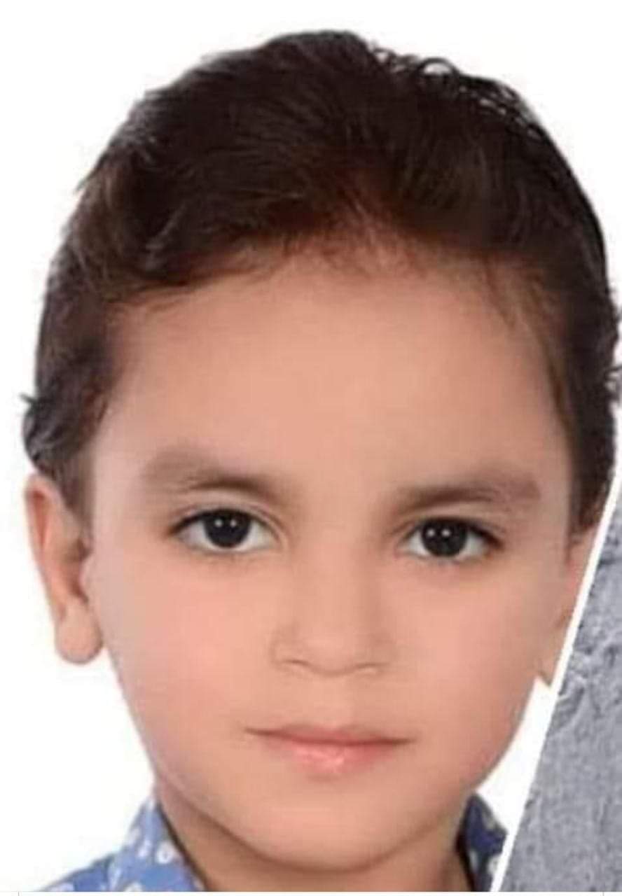 معلم بالتربية والتعليم ينعى ولده الوحيد بعد سقوط جدار عليه