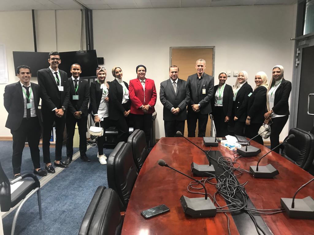 درع مطار برج العرب الدولى لأساتذة معهد السياحة والفنادق بالسيوف 