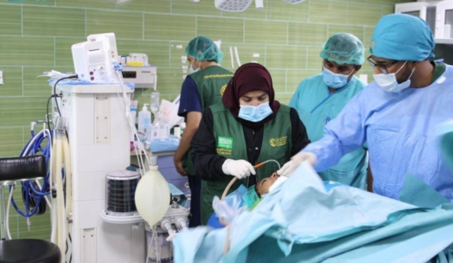 سلمان للإغاثة يدشن مشروعين لجراحة الأنف والأذن والحنجرة وجراحات القلب فباليمن