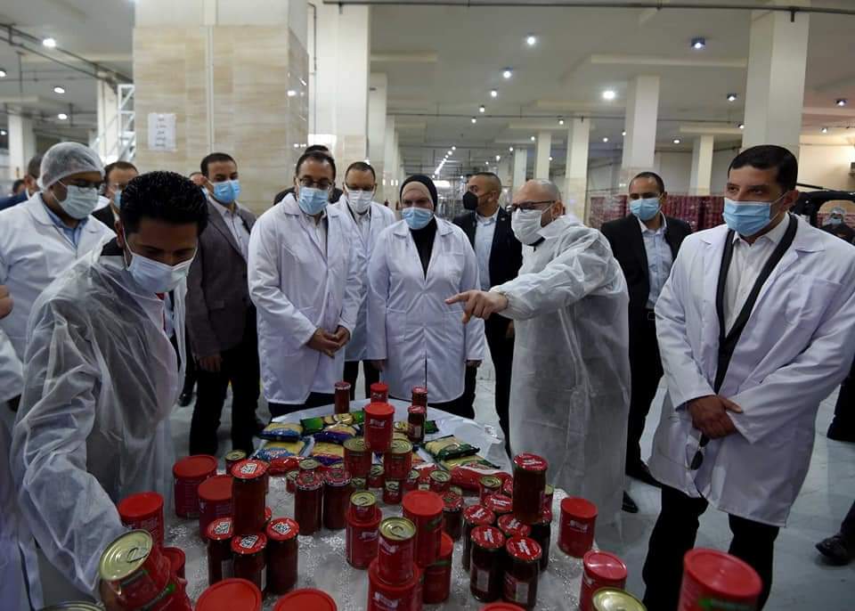 مدبولي يتابع جولته بالعاشر من رمضان ويتفقد مقر مجموعة شركات المصرية السويسرية