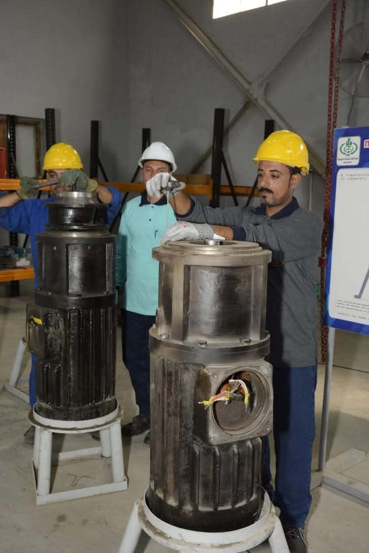 وزير الدولة للإنتاج الحربي يتابع مراحل تصنيع الطلمبات الغاطسة