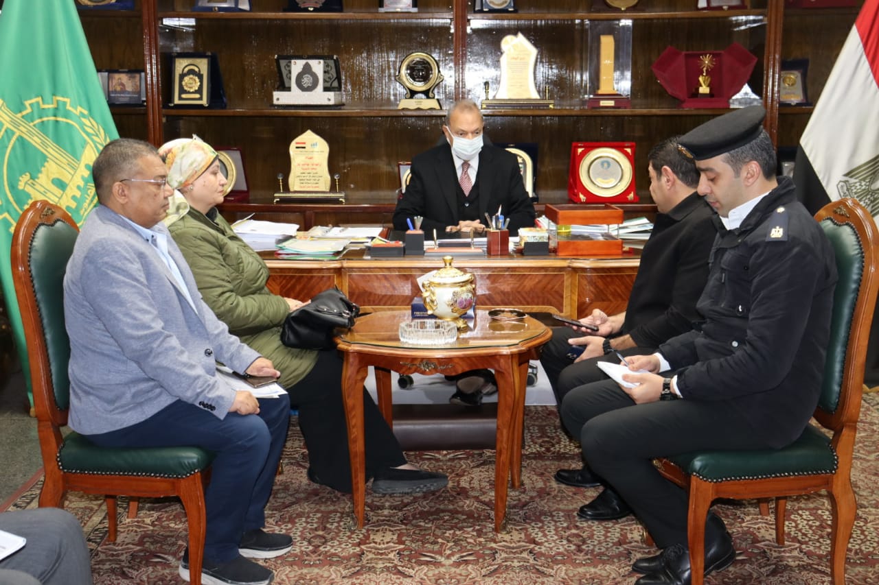 محافظ القليوبية يعقد اجتماعا بشأن عمل صيانة وتطوير لعدد من مدارس المحافظة