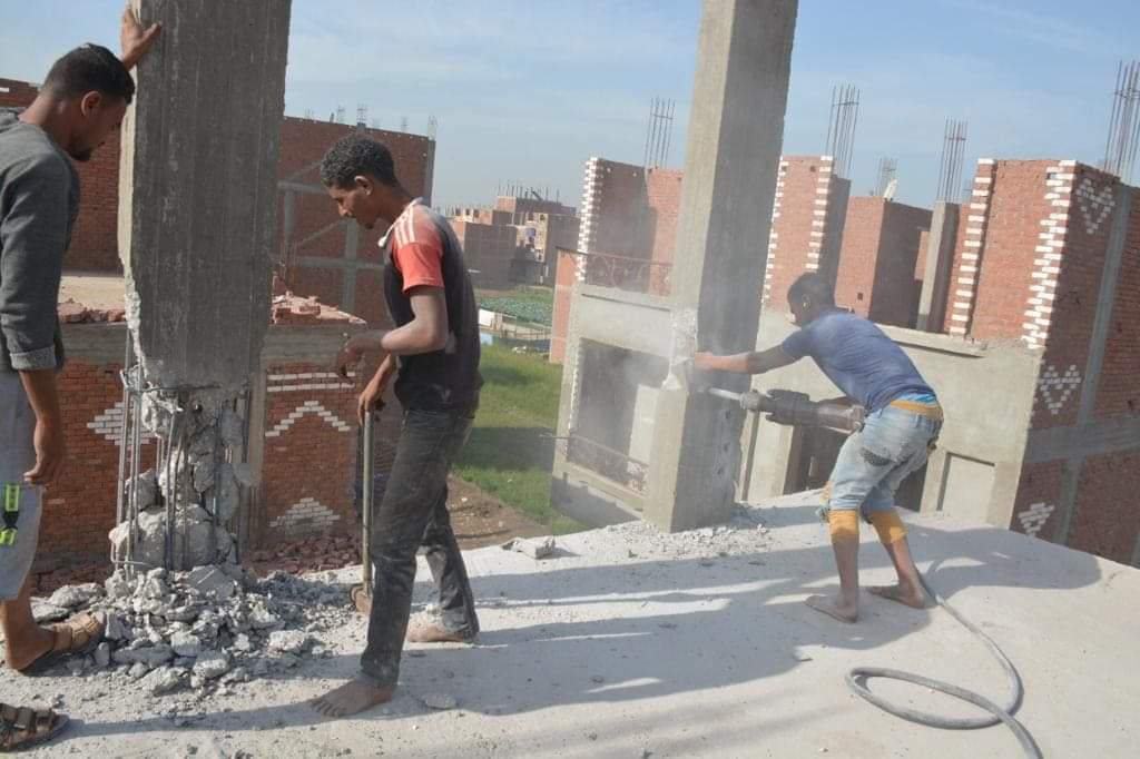 إزالة 8 حالة تعدي على الأرض الزراعية تم رصدها من قبل وحدة المتغيرات المكانية بحوض التربيعة بقرية بلقس التابعة لمركز ومدينة قليوب