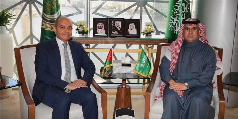 مندوب المملكة لدى الجامعة العربية يستقبل نظيره الأردني