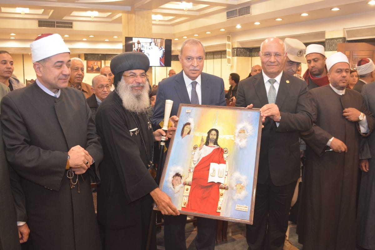 محافظ القليوبية ورئيس جامعة بنها يقدمان التهنئة للأخوة المسيحيين بمناسبة عيد الميلاد المجيد