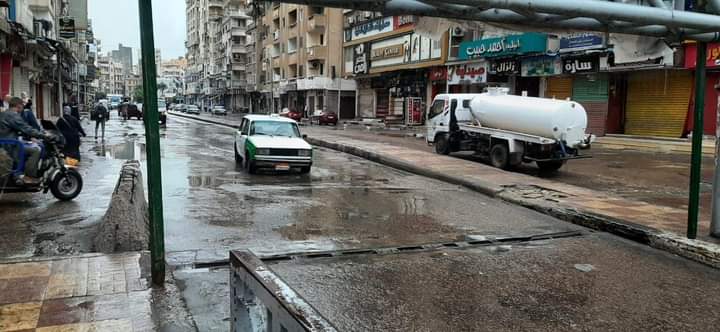 بالصور...تعرض البحيرة لموجة من سقوط الأمطار الغزيرة 