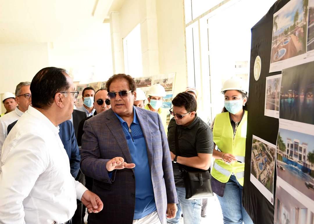 بالصور : رئيس الوزراء في زيارة لفنادق كليوباترا بمصاحبة أبو العينين