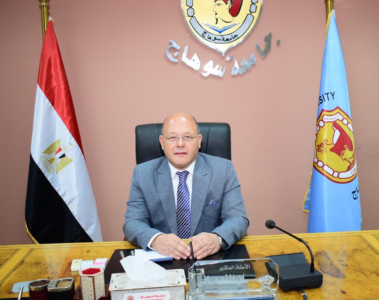 ٧ قرارات رصينة لتدعيم الأداء الطبي ..رئيس جامعة سوهاج يُعين ٧ قيادات للمستشفيات الجامعية 