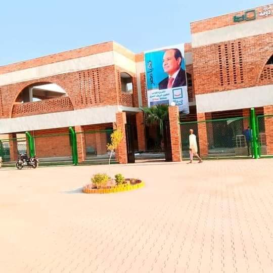 سوهاج تتزين لاستقبال الرئيس السيسي 